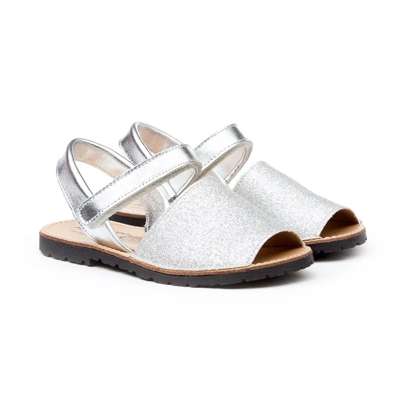 Abarcas Menorquinas Niña Piel Charol Y Glitter Velcro 208 Plata, de Angelitos