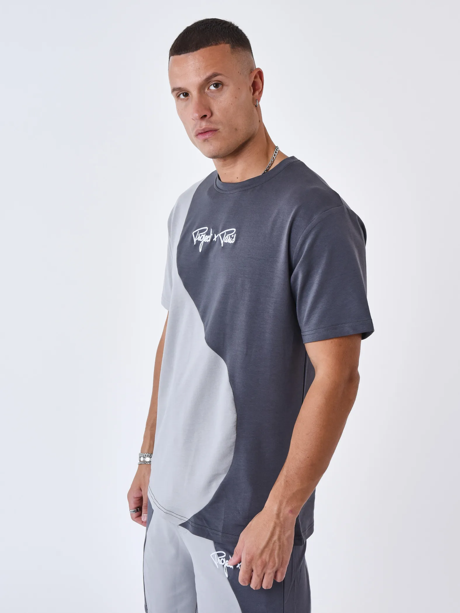 Camiseta bicolor con ondas
