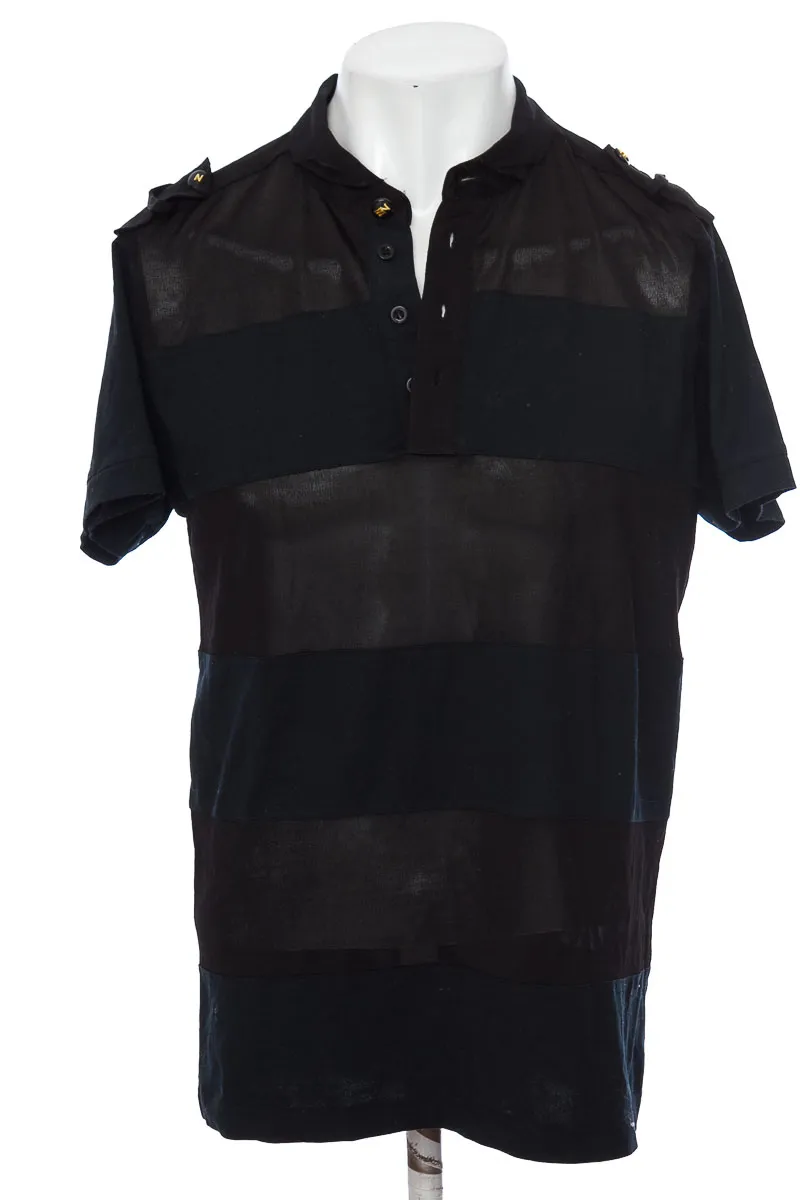 CAMISETA COLOR NEGRO  CLOSEANDO