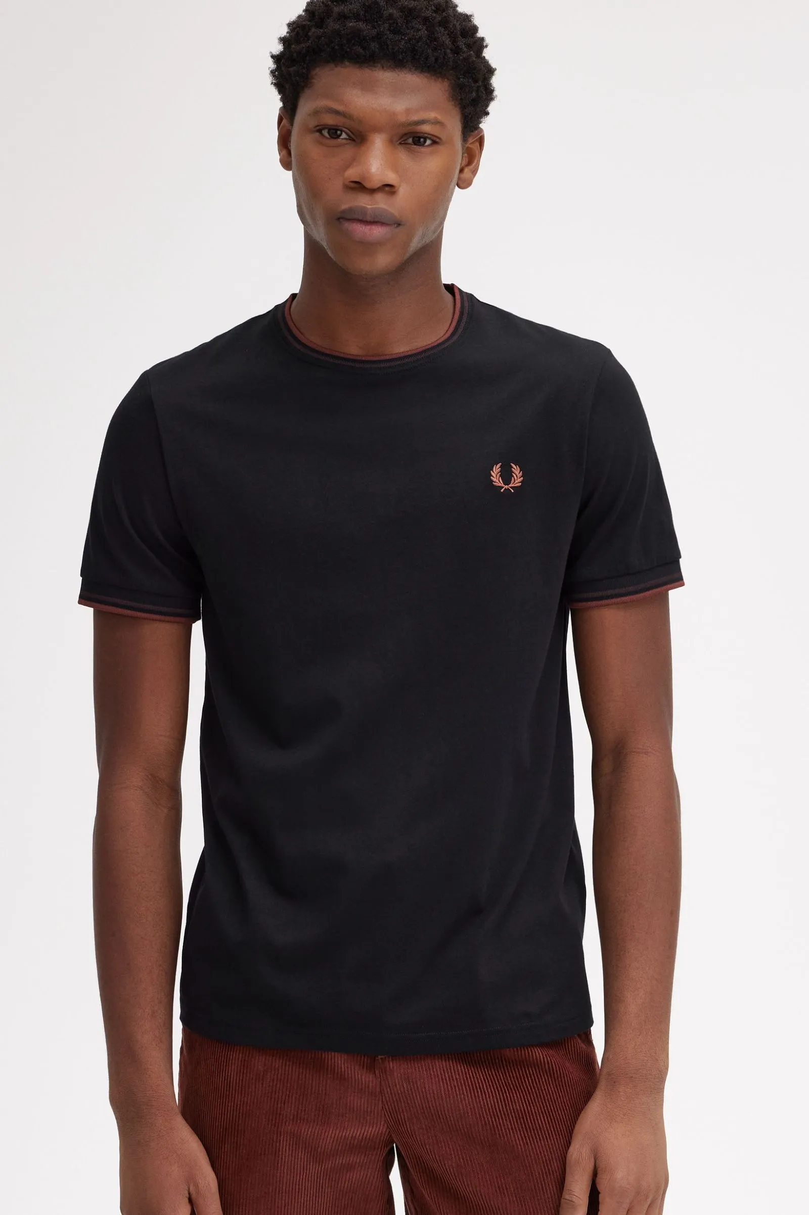 Camiseta con ribete con dos franjas
