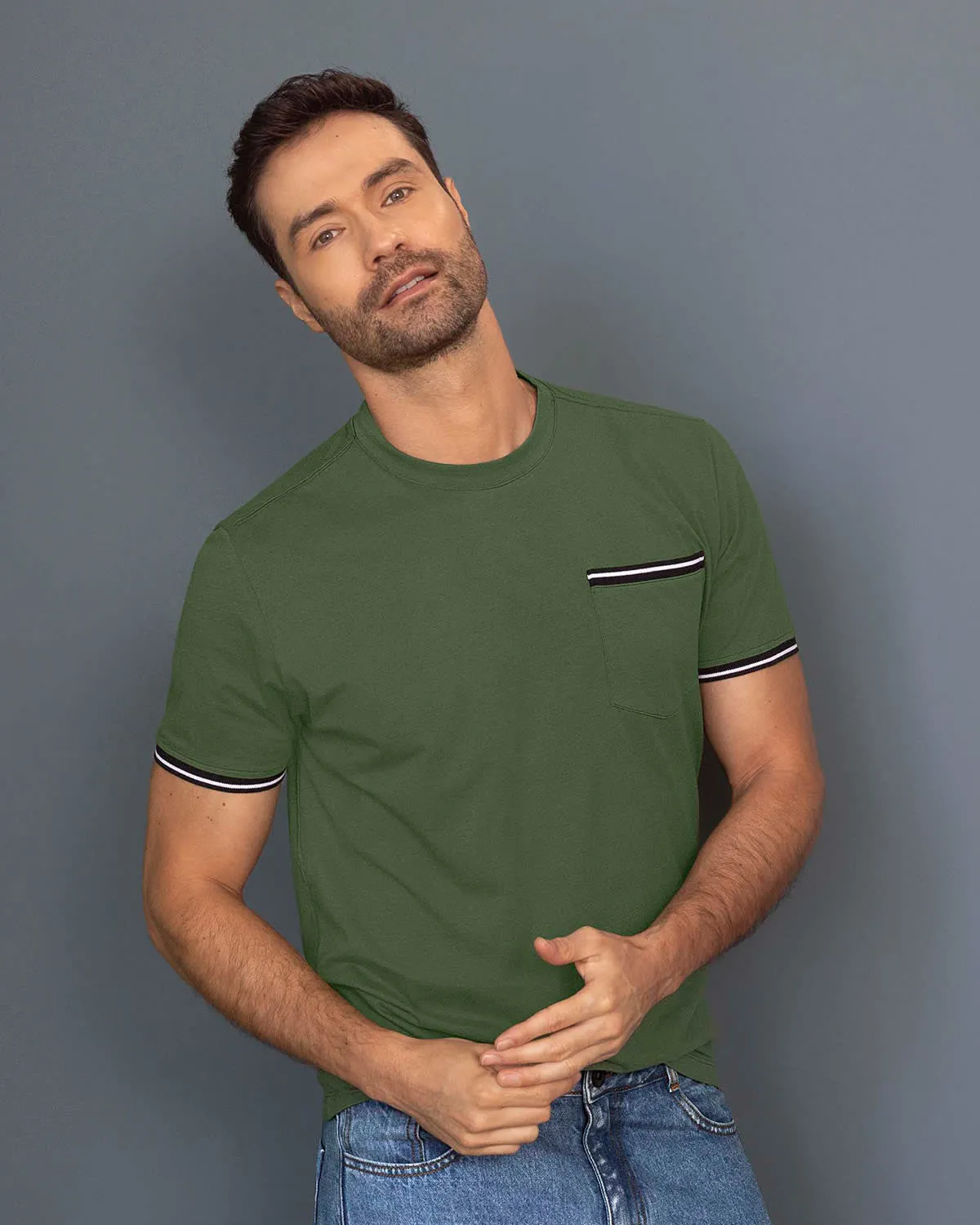 Camiseta manga corta con detalle tejido en mangas