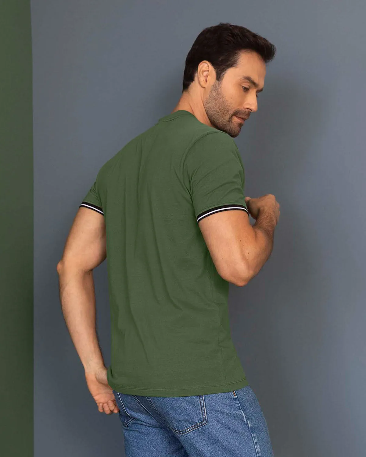 Camiseta manga corta con detalle tejido en mangas