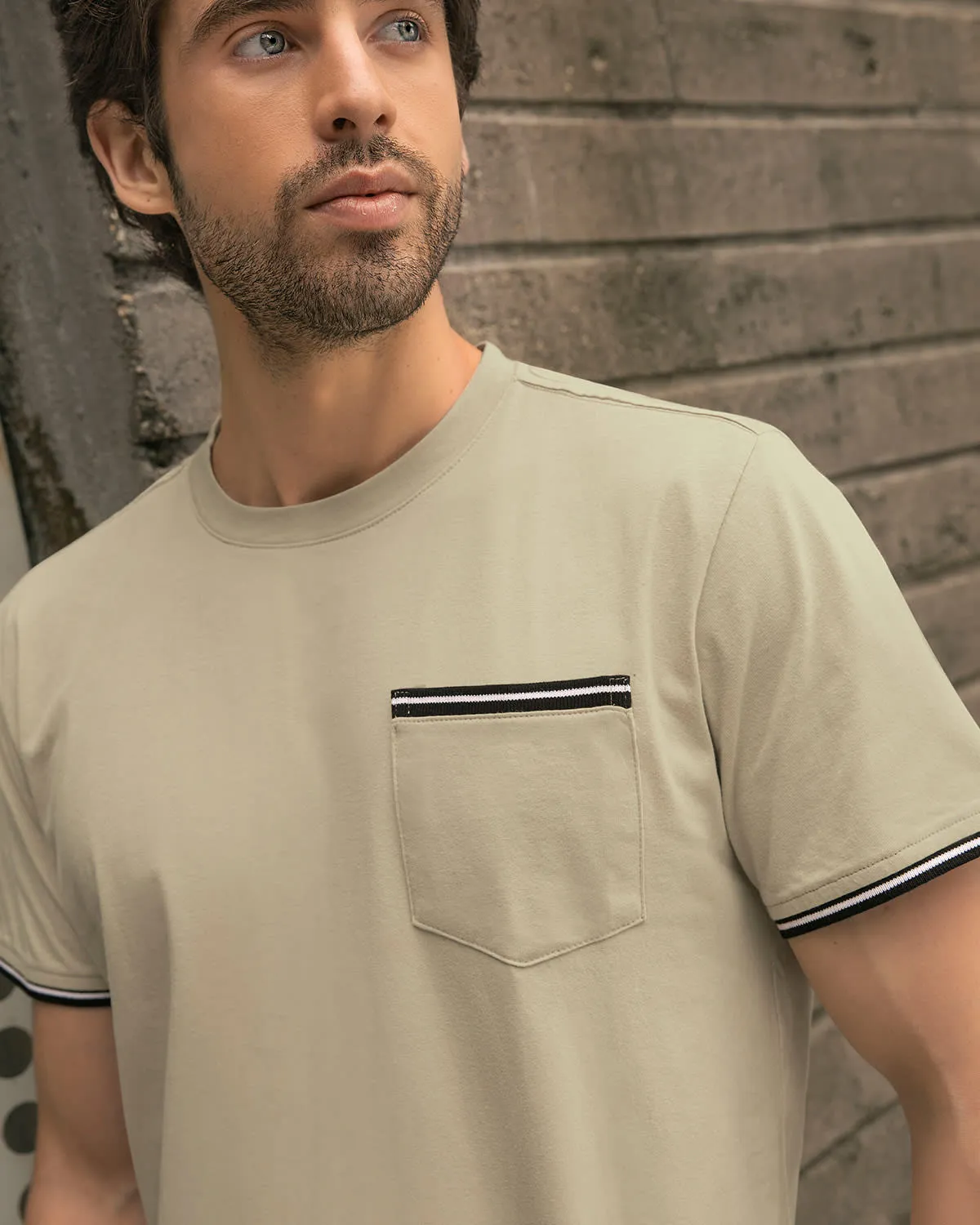 Camiseta manga corta con detalle tejido en mangas