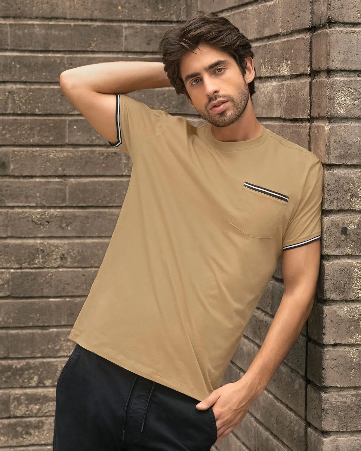 Camiseta manga corta con detalle tejido en mangas