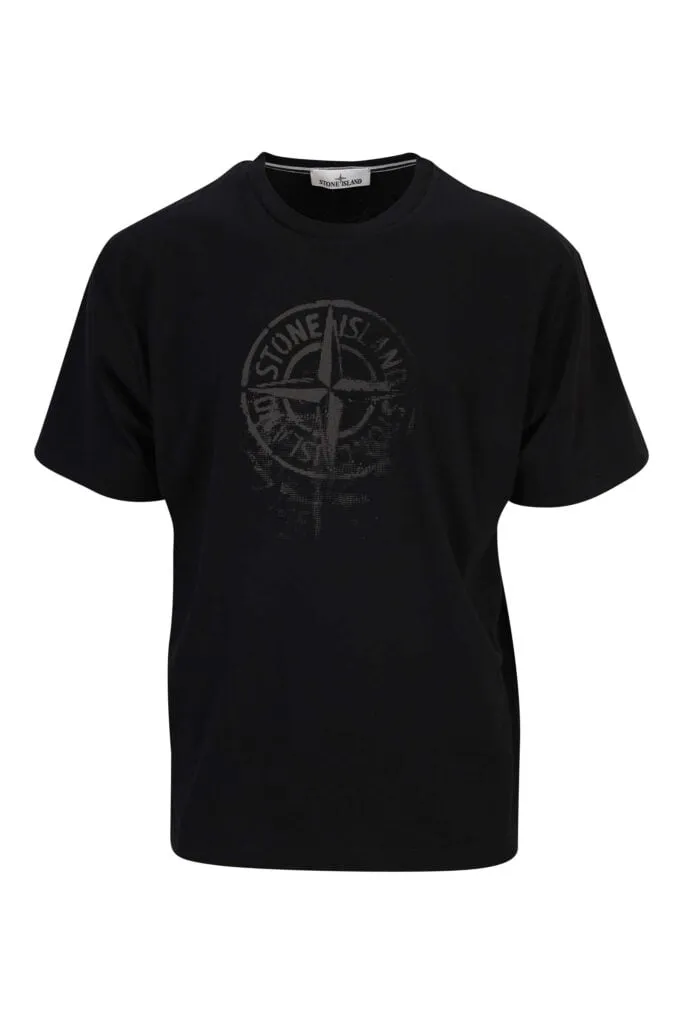 Camiseta negra con maxilogo brújula
