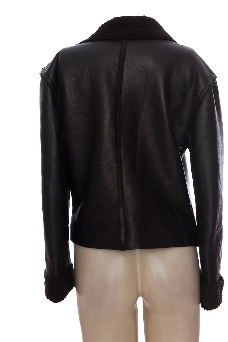 CHAQUETA / ABRIGO COLOR NEGRO  PACíFIKA