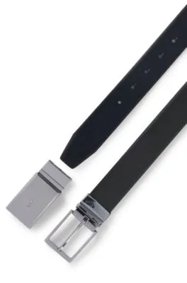 Cinturón de piel italiana con detalle de la marca en la trabilla, en estuche de regalo