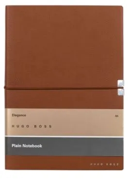 Cuaderno A5 en piel sintética de tono cámel con cinta elástica