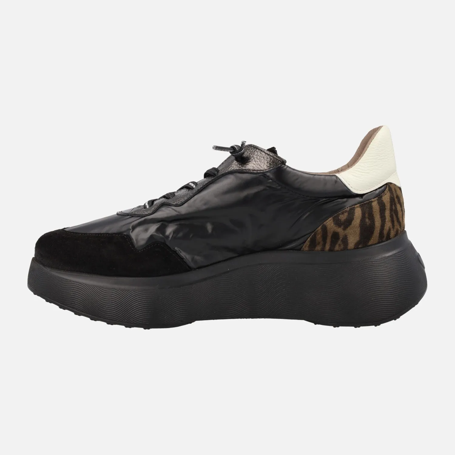 Deportivos negros en tejido acolchado y animal print
