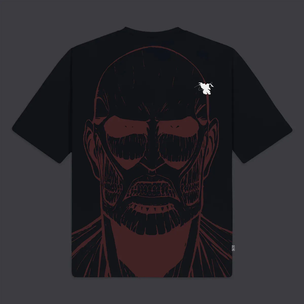 dolly noir camiseta colossal titan over