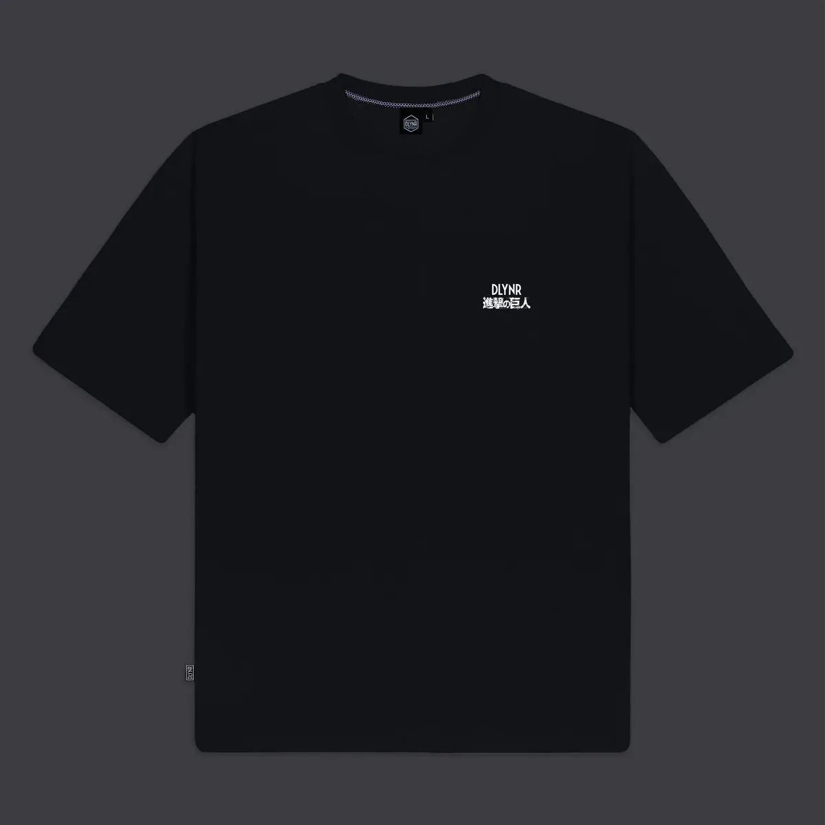 dolly noir camiseta colossal titan over