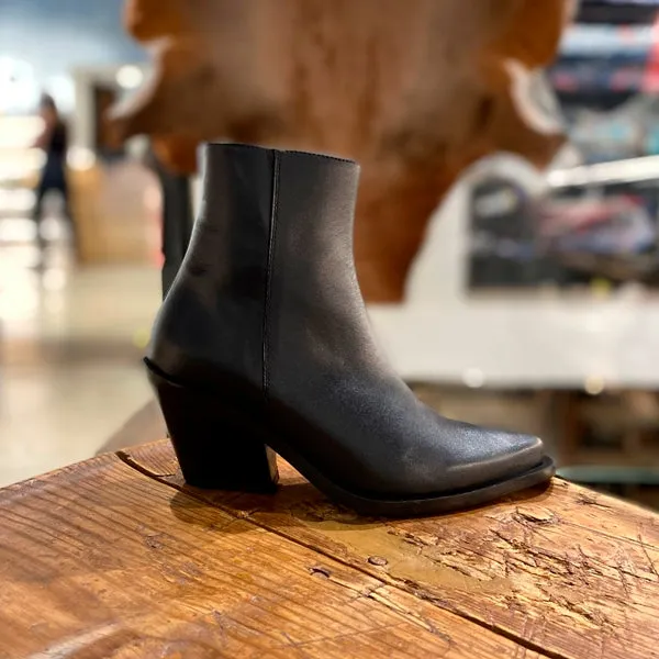 ESRETRO SHOES modelo DALLAS en piel negra