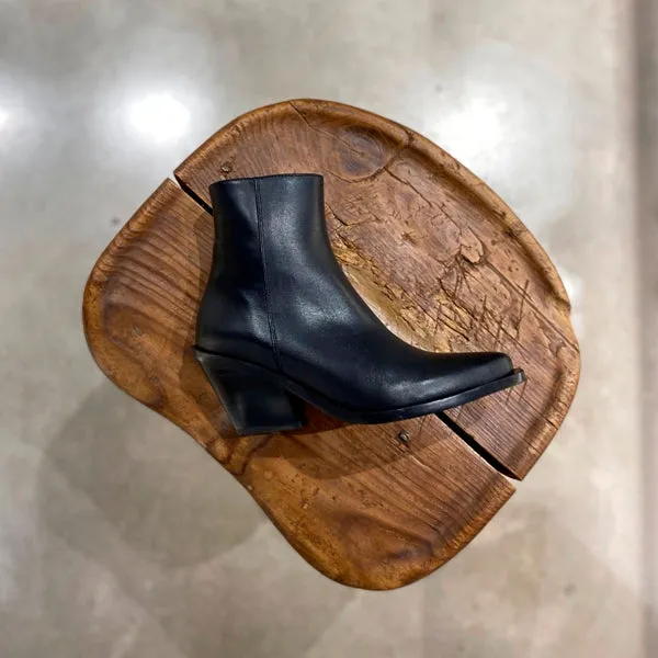 ESRETRO SHOES modelo DALLAS en piel negra