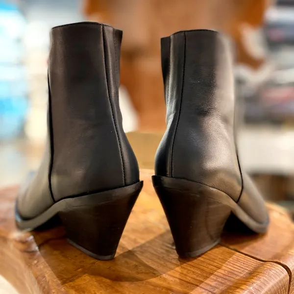ESRETRO SHOES modelo DALLAS en piel negra