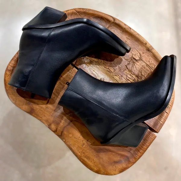 ESRETRO SHOES modelo DALLAS en piel negra