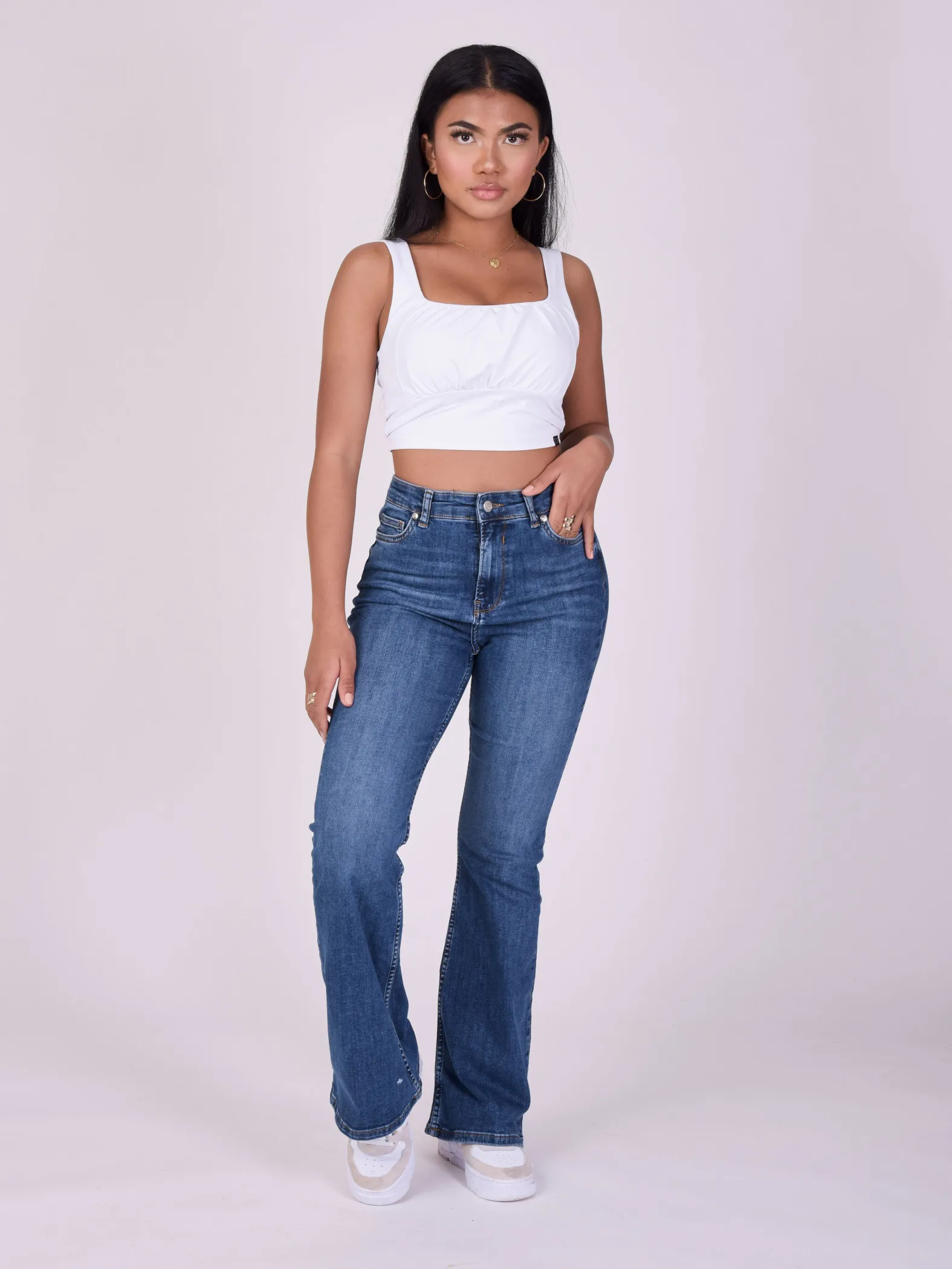 Jeans acampanados básicos