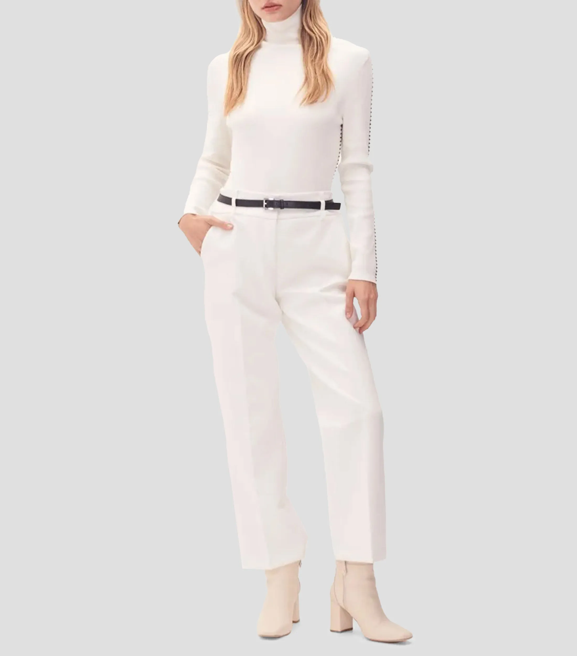 Julio Suéter Tejido Off White Cuello Tortuga Puntada en Contraste Mujer