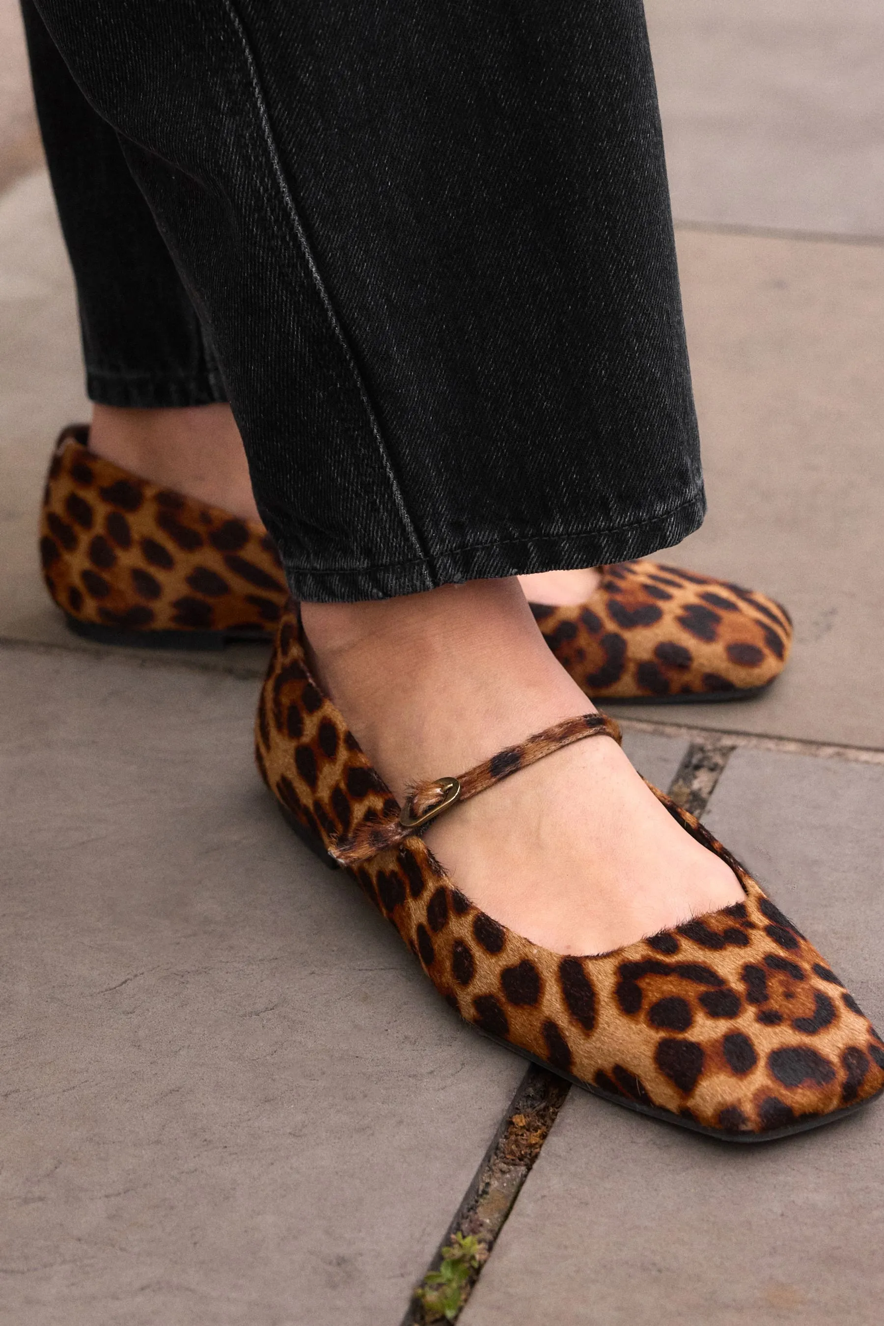LEOPARDO  SIGNATURE LEATHER SQUARE TOE MARY JANE SHOES