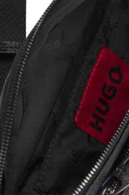Riñonera de piel sintética con logo apilado