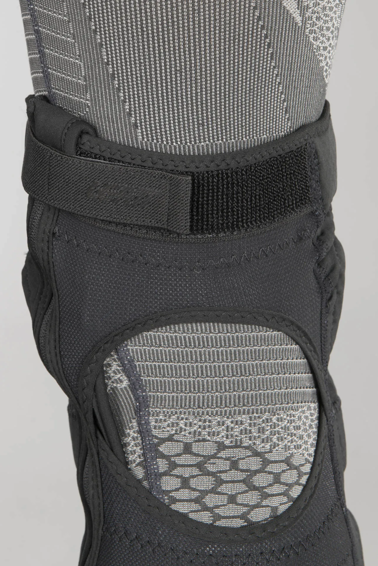 Rodilleras Leatt 3DF 5.0 Zip Negras