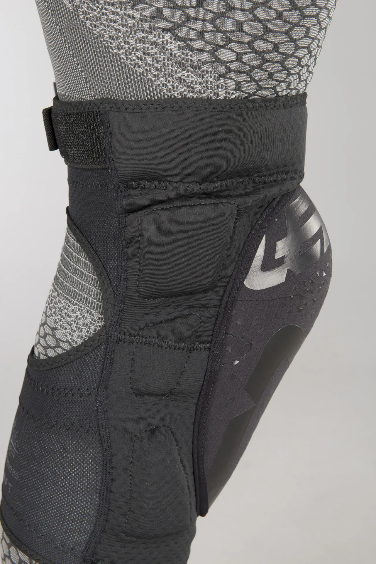 Rodilleras Leatt 3DF 5.0 Zip Negras