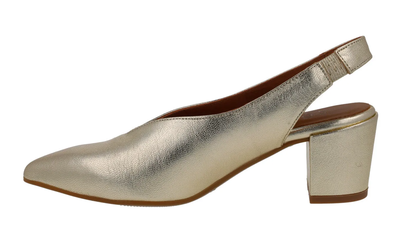 Salones destalonados Zaba en piel platino con tacones anchos