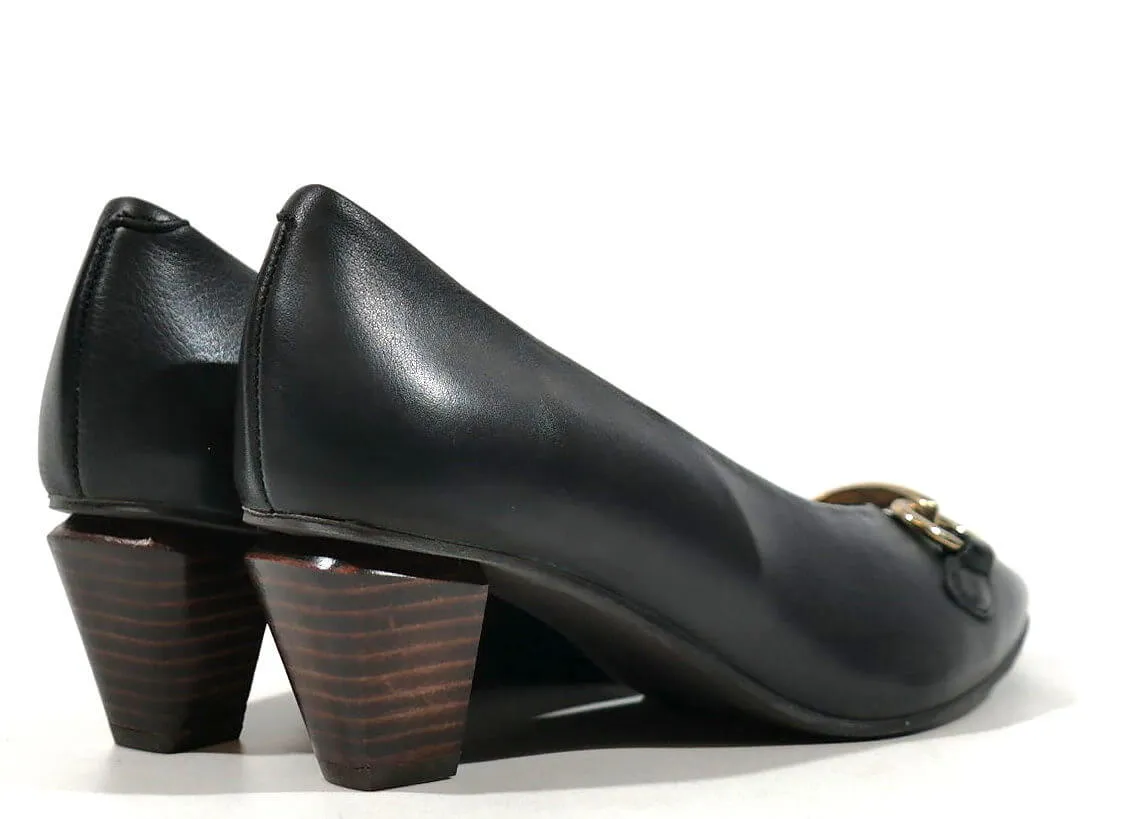 Salones negros de piel con adorno para mujer