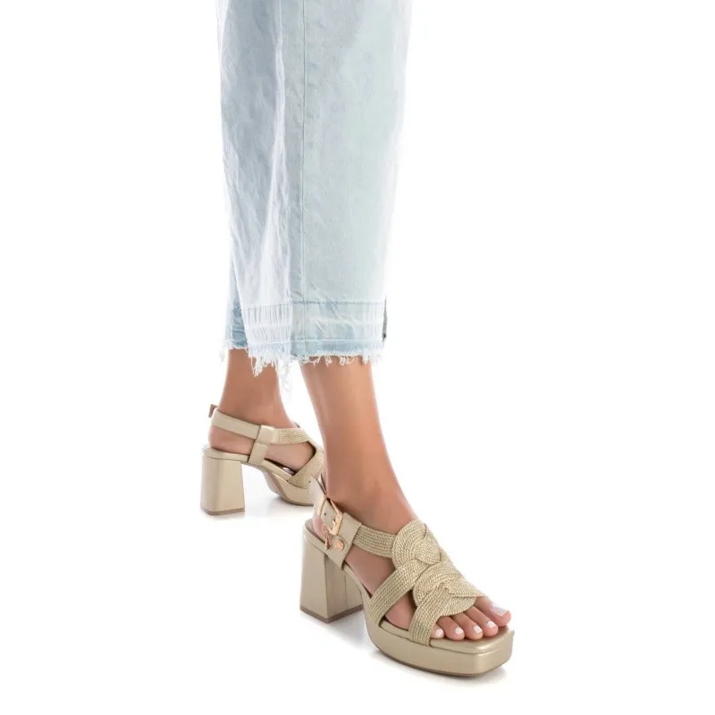 Sandalia de mujer XTI 142337 Oro